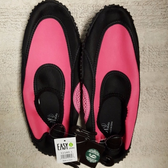 NWT Pink Water Shoes with No Slip Tread - Picture 4 of 5